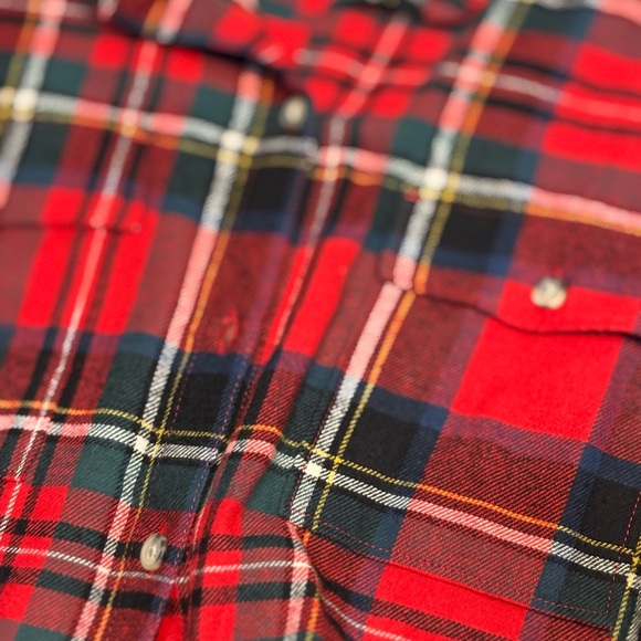Old Navy women's red and green plaid flannel button-down shirt new small - Picture 8 of 9